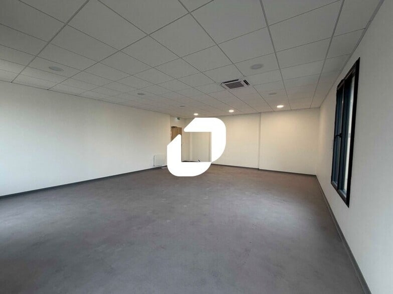 Office in Gouvieux for sale - Interior Photo - Image 3 of 9