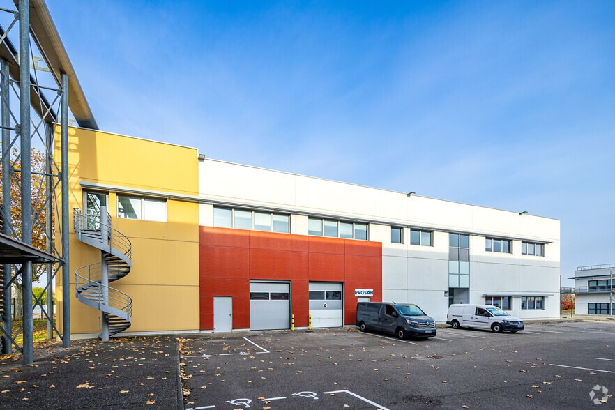 Flex in Saint-Priest for lease - Building Photo - Image 2 of 2