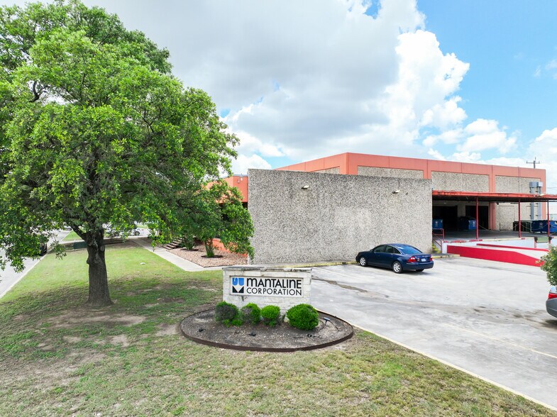 4267 Dividend Rd, San Antonio, TX à vendre - Photo du bâtiment - Image 2 de 15