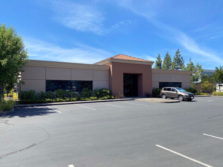3765 Brickway Blvd, Santa Rosa, CA à louer - Photo du bâtiment - Image 2 de 3