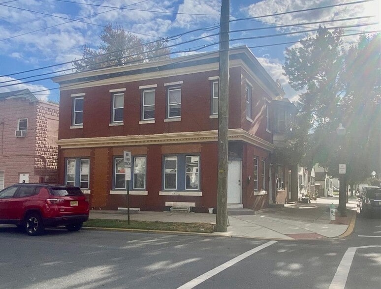 230 N Burlington St, Gloucester City, NJ for sale - Building Photo - Image 2 of 10