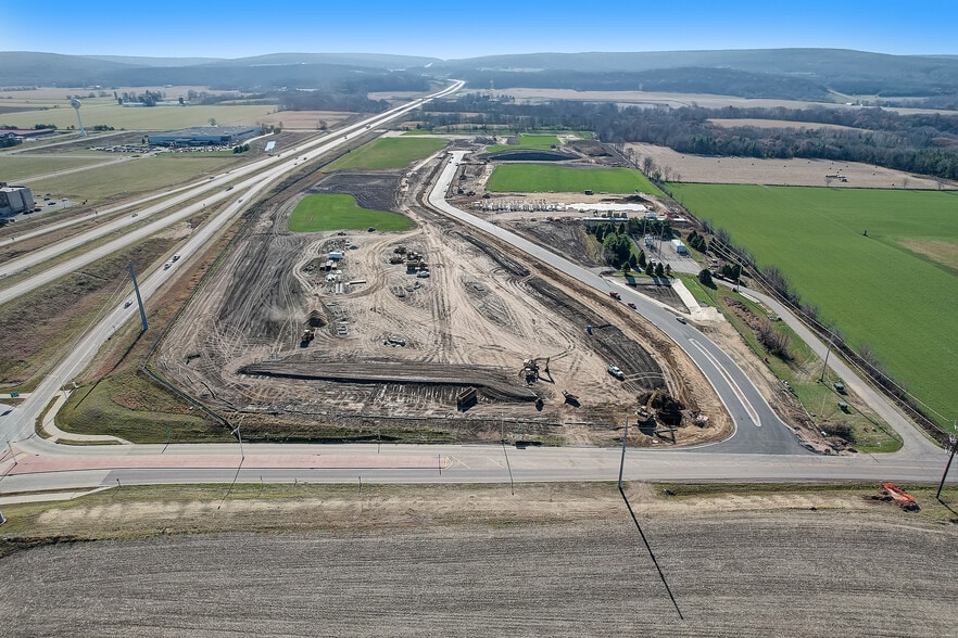 E10857 County Rd W, Baraboo, WI for sale - Building Photo - Image 2 of 5