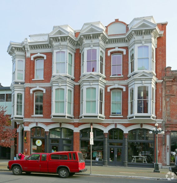 550-554 Yates St, Victoria, BC for lease - Building Photo - Image 3 of 3