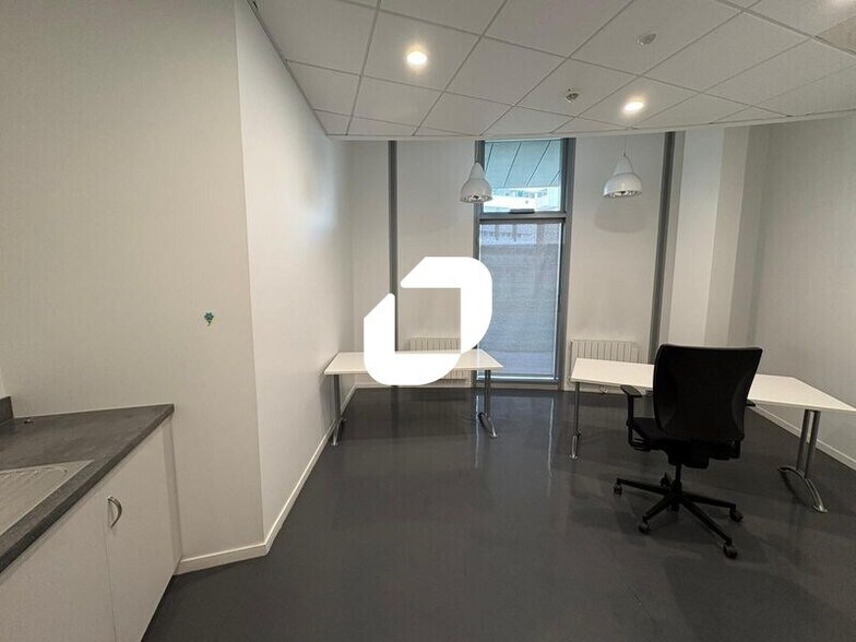 Office in Saint-Germain-en-Laye for lease - Interior Photo - Image 3 of 6