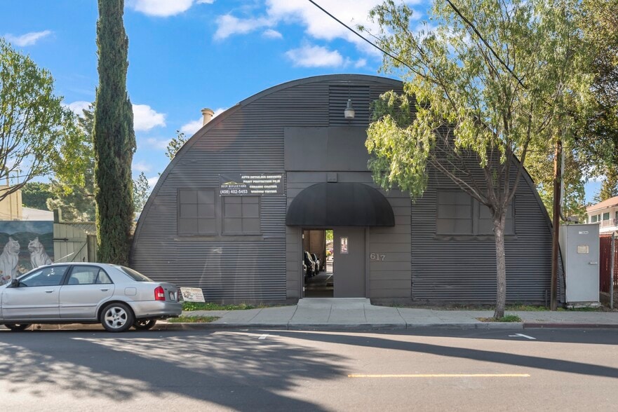 615-617 University Ave, Los Gatos, CA à vendre - Photo du bâtiment - Image 3 de 14