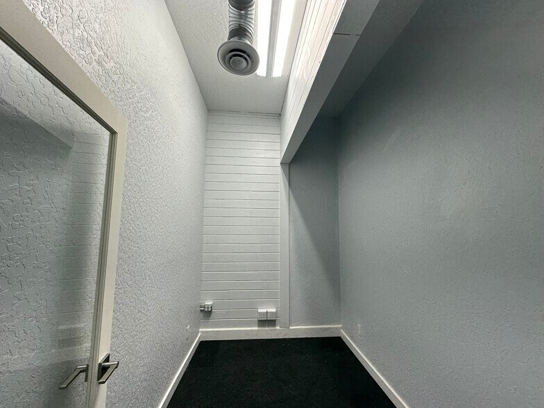 208 Vine St, Kelso, WA à louer - Photo du bâtiment - Image 2 de 5