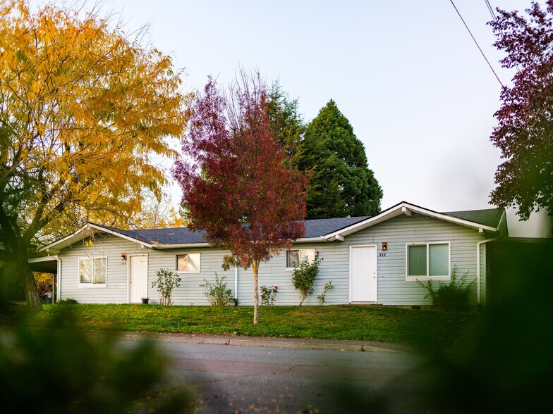 322 Williams St, Independence, OR à vendre - Photo principale - Image 1 de 13