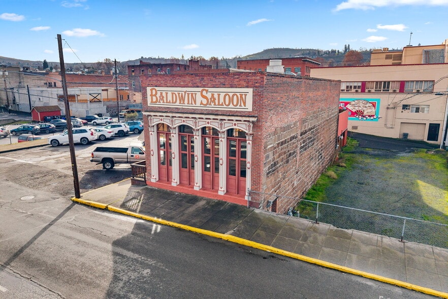 205 Court St, The Dalles, OR à vendre - Photo du bâtiment - Image 3 de 55