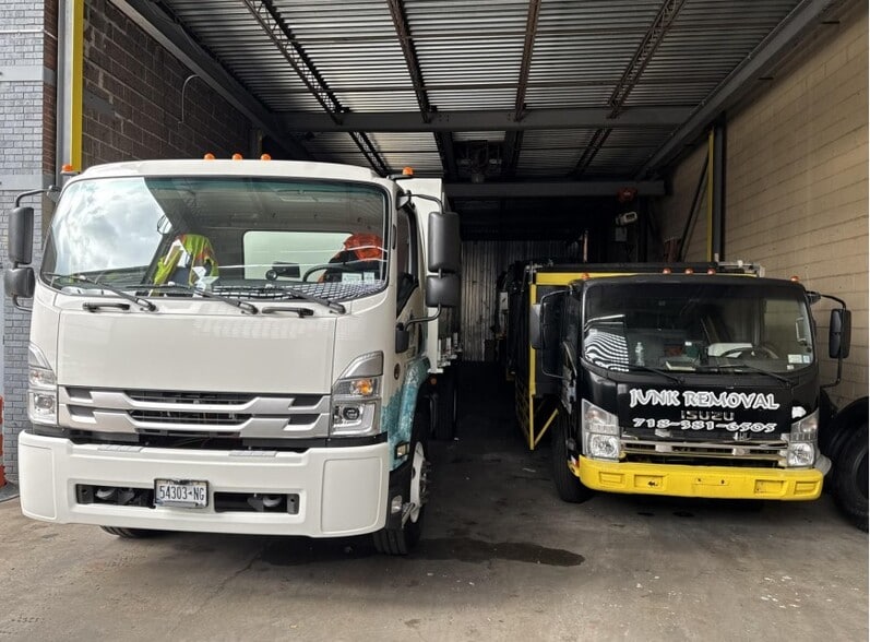 1623 Cody Ave, Ridgewood, NY à vendre - Photo du bâtiment - Image 3 de 4