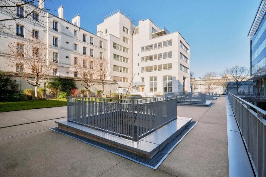 Office in Saint-Denis for sale - Building Photo - Image 3 of 16