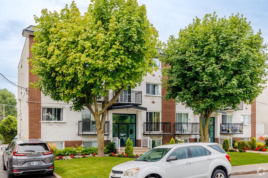 3165 Rue De Mont-Royal, Saint-hubert, QC for sale - Building Photo - Image 2 of 3