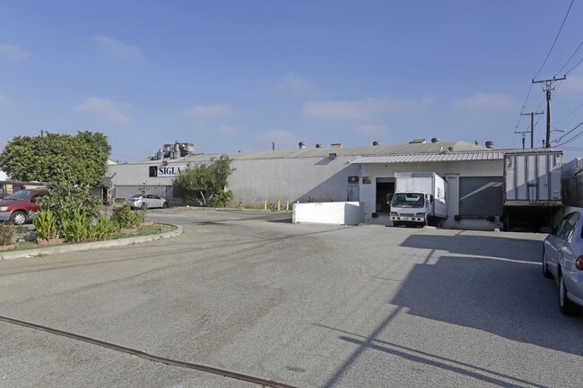More details for 711 E Rosecrans Ave, Los Angeles, CA - Industrial for Lease