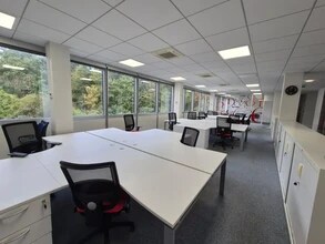 Flex in Meudon for lease Interior Photo- Image 2 of 4