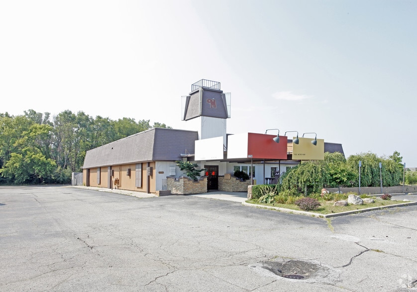 7750 Metropolitan Pky, Sterling Heights, MI for lease - Building Photo - Image 2 of 6