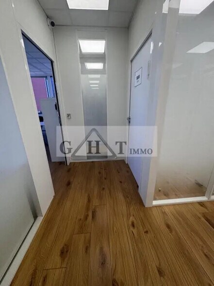 Bureau dans Maisons-Alfort à louer - Photo du bâtiment - Image 3 de 16