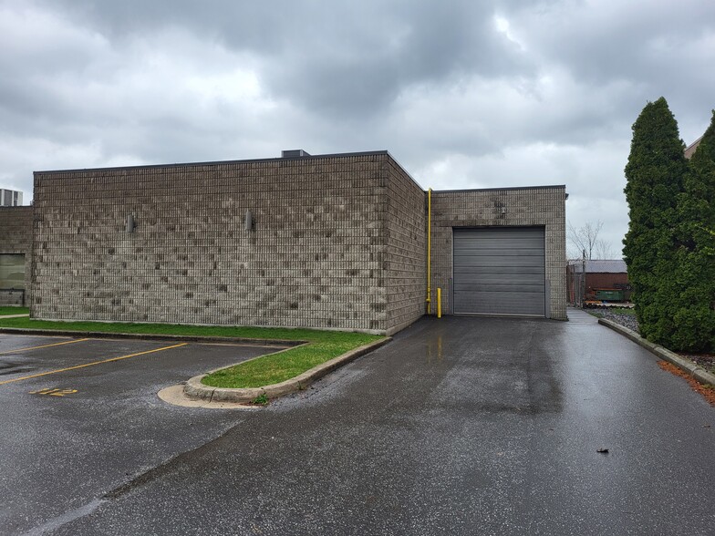 875 Foster Av, Windsor, ON for lease - Building Photo - Image 3 of 13