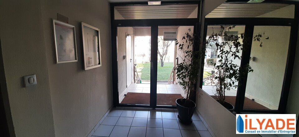 Bureau dans Aix-en-Provence à louer - Hall d’entrée - Image 2 de 6