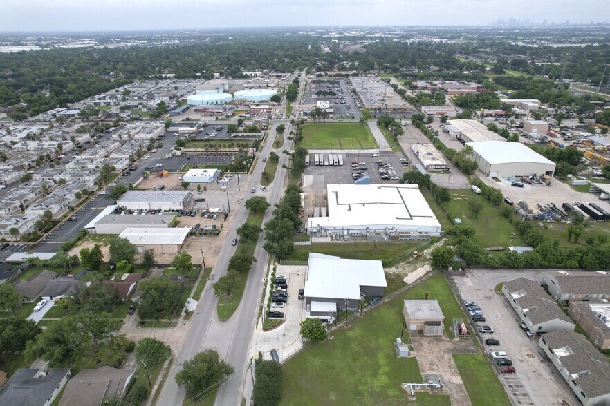 9525 Kempwood Dr, Houston, TX à louer - Photo du bâtiment - Image 2 de 11