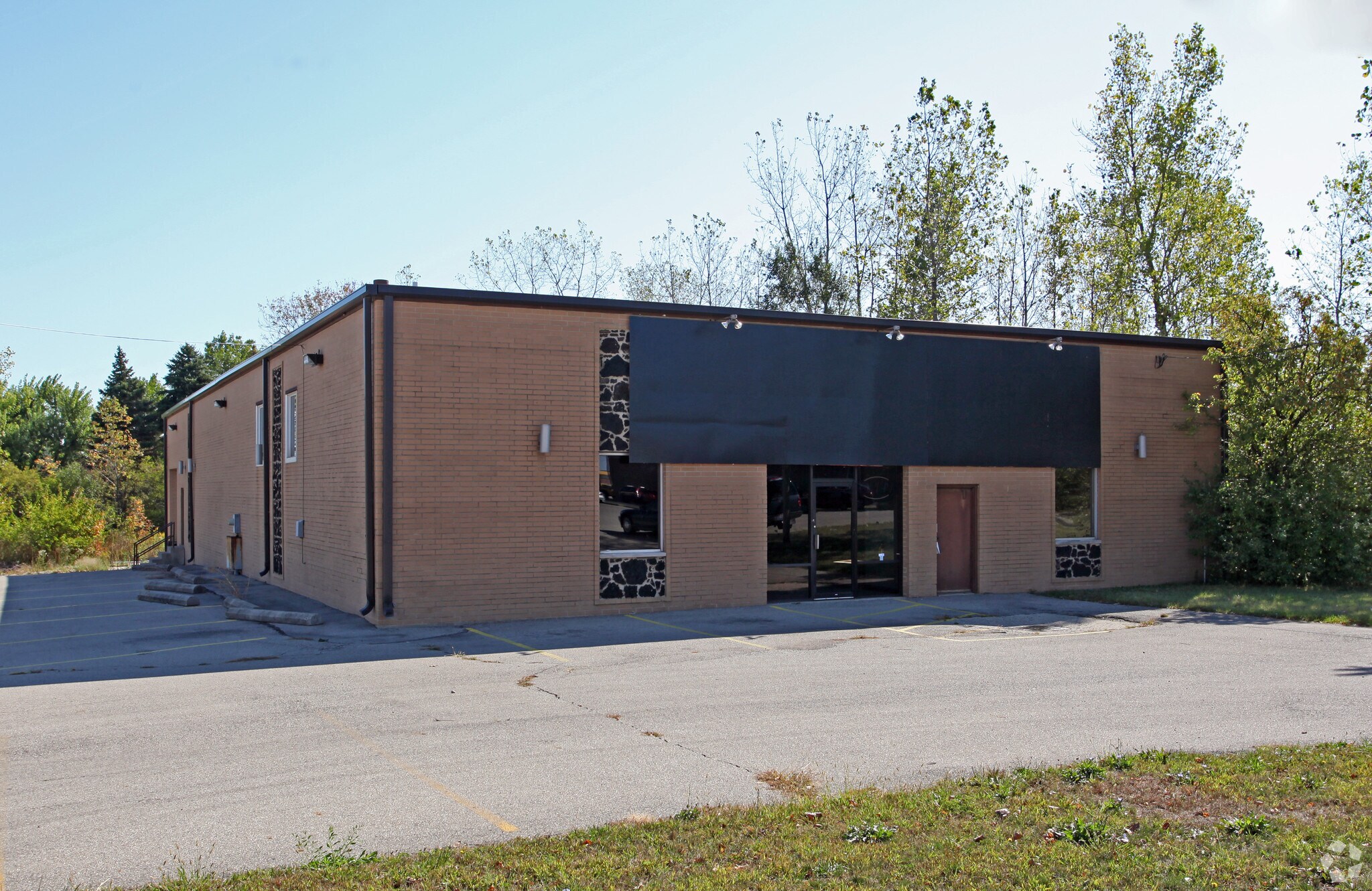 6945 Homestretch Ave, Dayton, OH for lease Primary Photo- Image 1 of 3