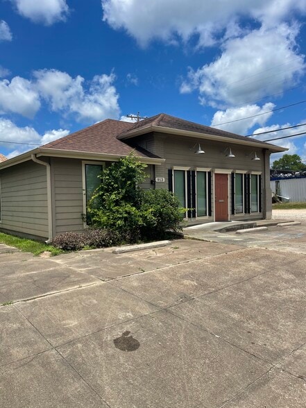913 N Washington Ave, Livingston, TX à vendre - Photo principale - Image 1 de 13