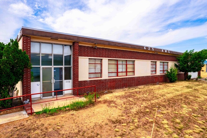 569 Joyce Kilmer Ave, New Brunswick, NJ for sale - Building Photo - Image 2 of 15