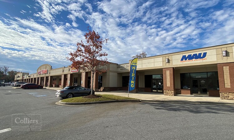 2933 N Main St, Anderson, SC à louer - Photo du bâtiment - Image 2 de 8