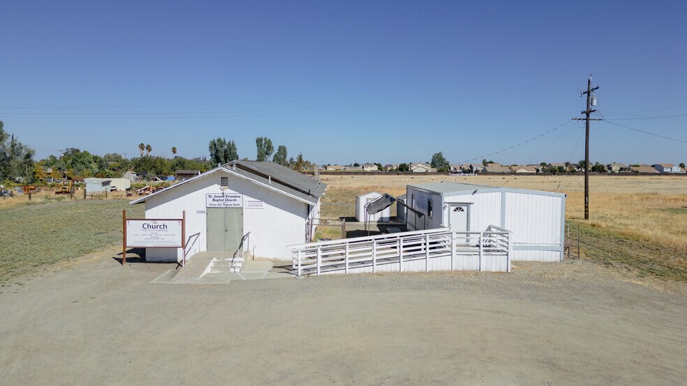 21562 Reynolds Ave, Dos Palos, CA à vendre - Photo du bâtiment - Image 2 de 31