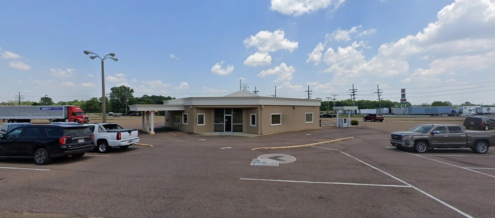 120-144 Norfleet Dr, Senatobia, MS for lease - Building Photo - Image 3 of 7