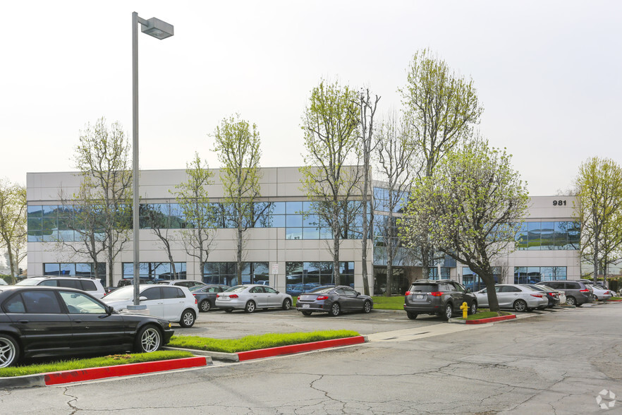 981 Corporate Center Dr, Pomona, CA for lease - Building Photo - Image 2 of 3