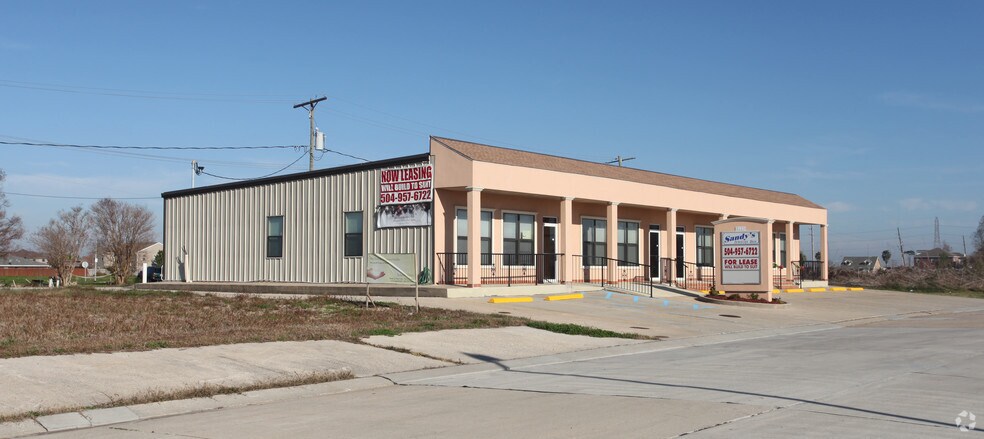 3620 De La Ronde Dr, Chalmette, LA for lease - Building Photo - Image 3 of 8