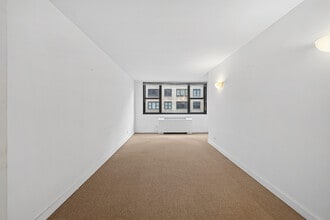 330 W 58th St, New York, NY à louer Photo intérieure- Image 1 de 8