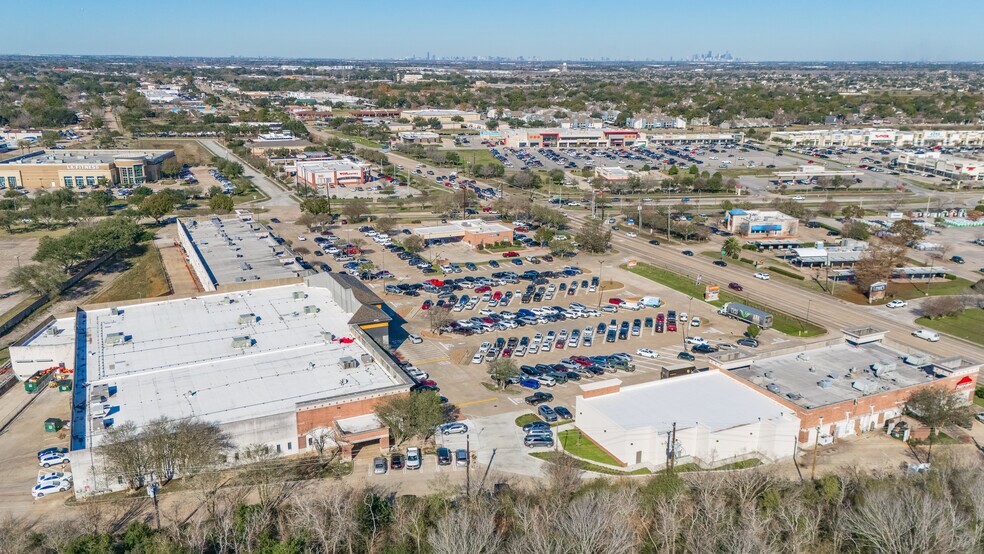 2720-2850 E Broadway St, Pearland, TX for lease - Aerial - Image 2 of 10