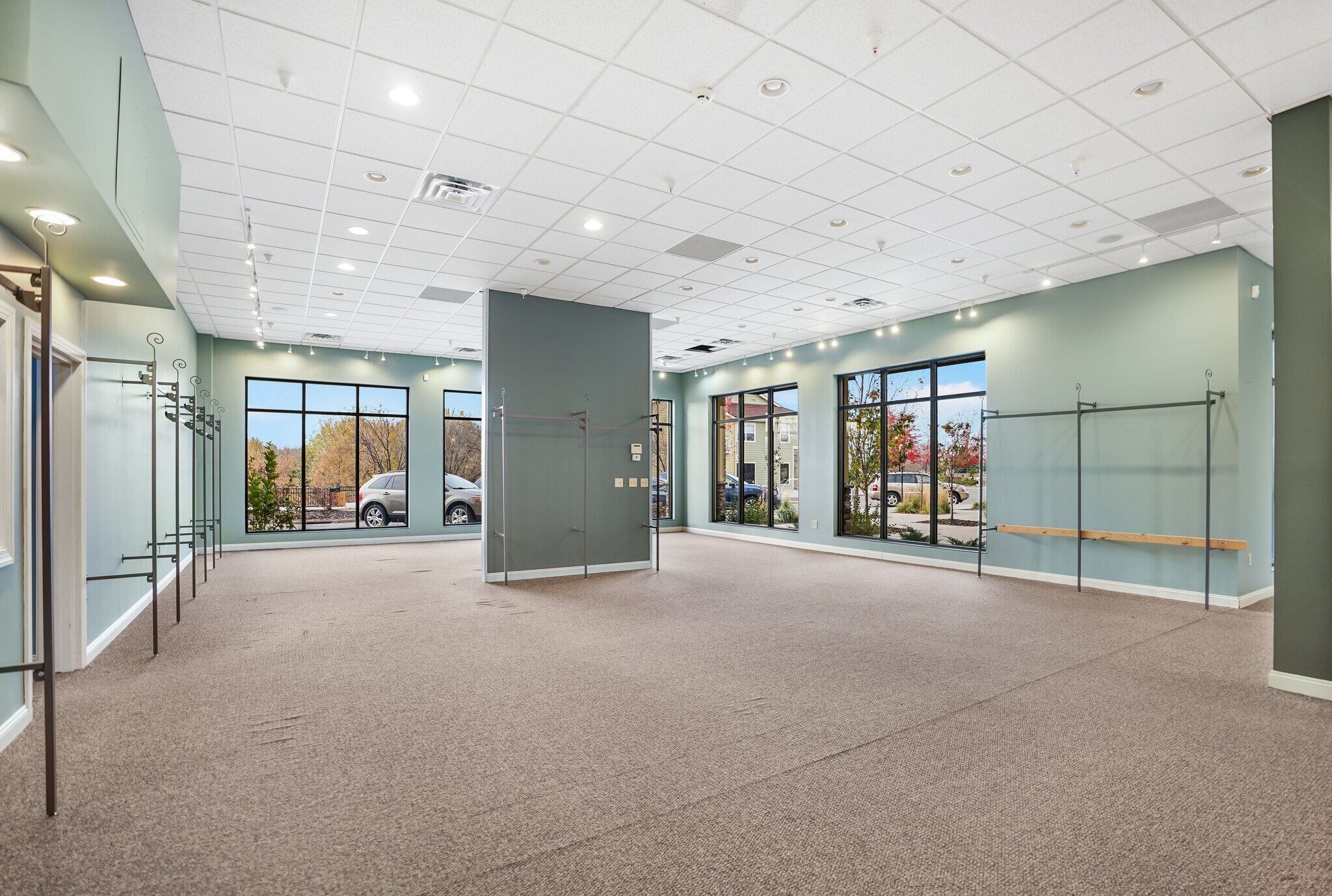 10225 City Walk Dr, Woodbury, MN for lease Interior Photo- Image 1 of 5