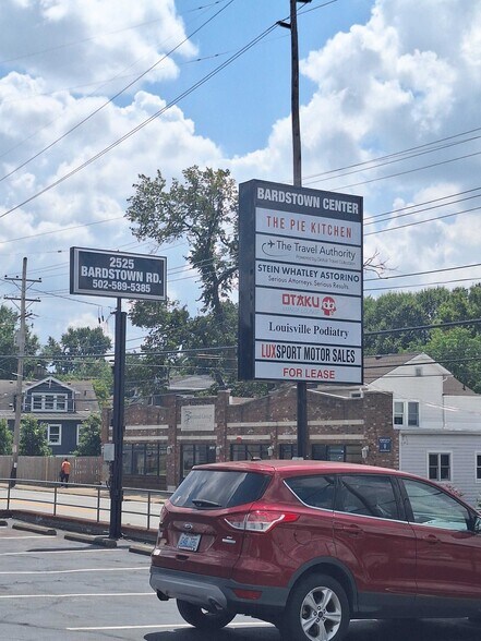 2525 Bardstown Rd, Louisville, KY à louer - Photo du bâtiment - Image 2 de 4