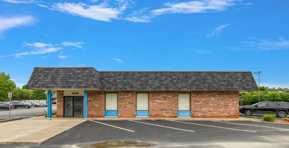58765 Van Dyke Ave, Washington, MI for lease - Primary Photo - Image 1 of 8