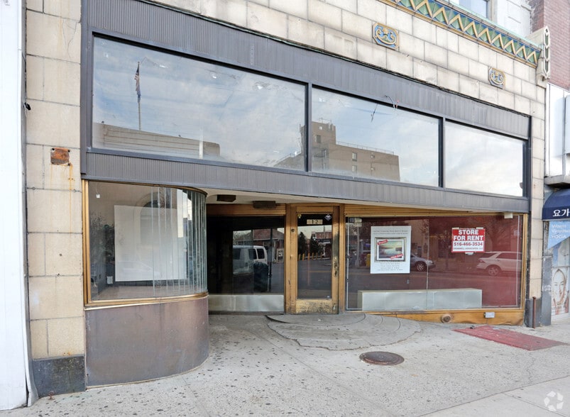 41-23 Bell Blvd, Bayside, NY for lease - Building Photo - Image 2 of 7