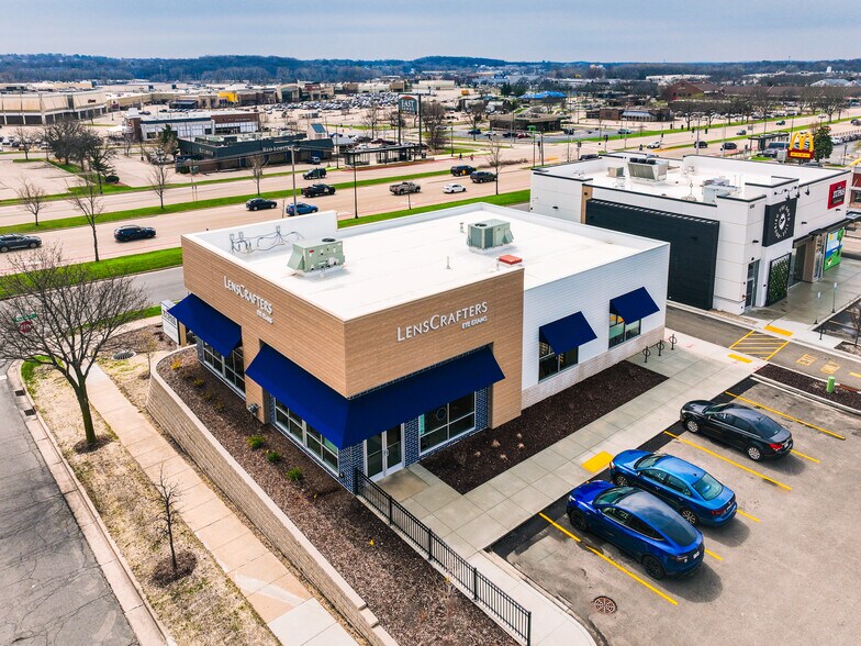 4518 E Washington Ave, Madison, WI à vendre - Photo du bâtiment - Image 2 de 7