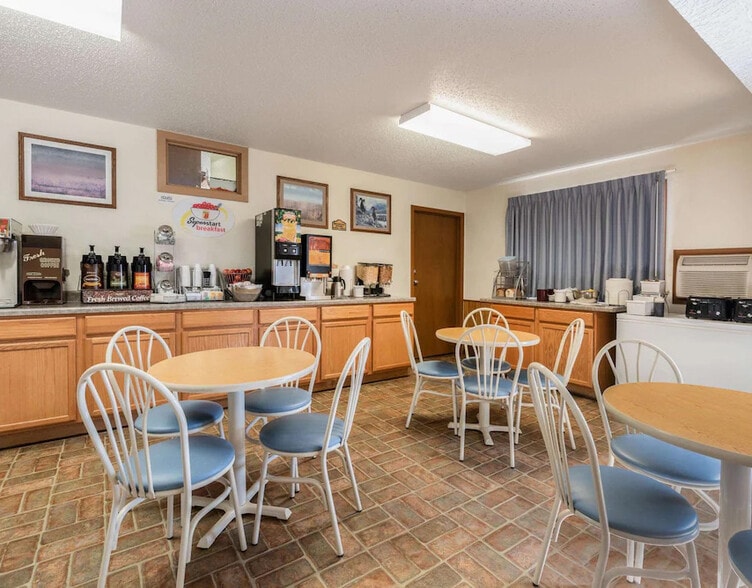 109 Main St, Hill City, SD for sale - Interior Photo - Image 2 of 12