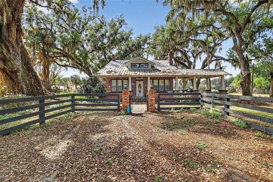26921 Bloomfield Ave, Yalaha, FL à vendre - Photo du bâtiment - Image 3 de 8