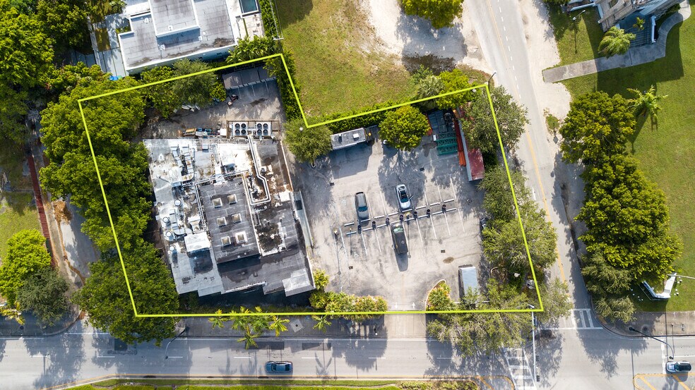 5061 Biscayne Blvd, Miami, FL à louer - Photo du bâtiment - Image 3 de 9