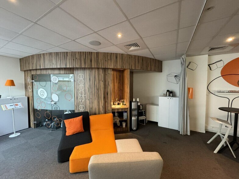Bureau dans Marseille à louer - Photo du bâtiment - Image 3 de 13