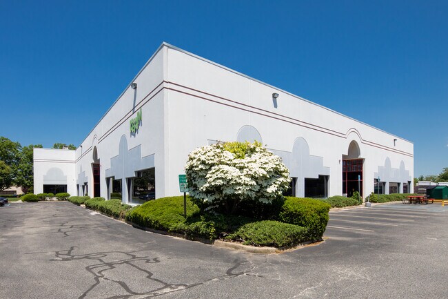 Plus de détails pour 115 Bi-County Blvd, Farmingdale, NY - Industriel à louer