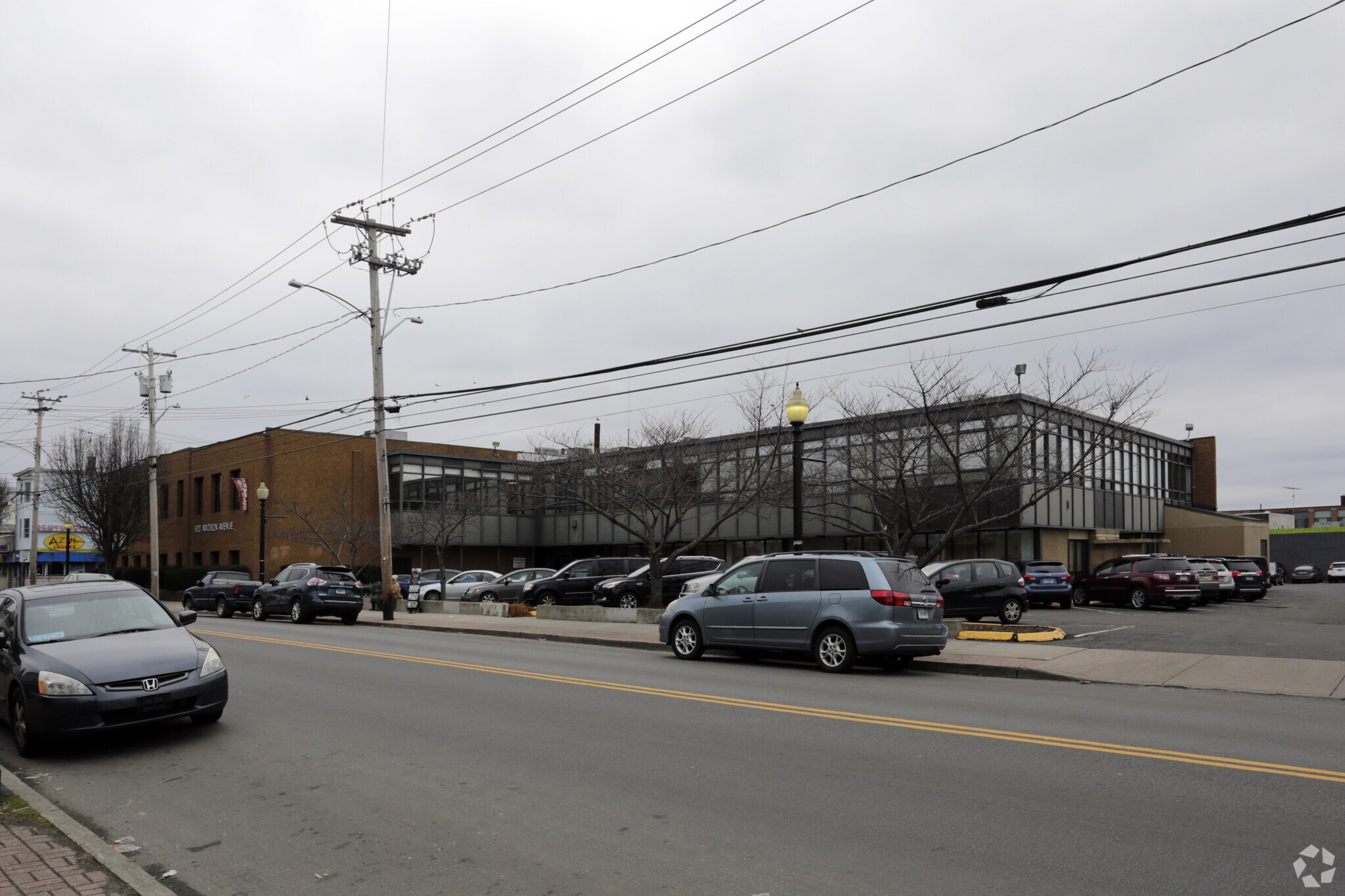 900 Madison Ave, Bridgeport, CT à louer Photo principale- Image 1 de 3