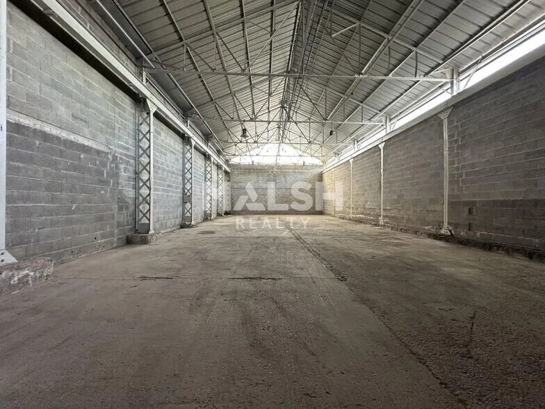 Flex in Chassieu for lease - Interior Photo - Image 3 of 8