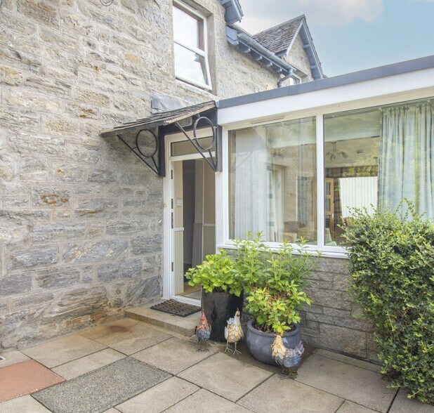 8 Lower Oakfield, Pitlochry à vendre - Photo du bâtiment - Image 3 de 9