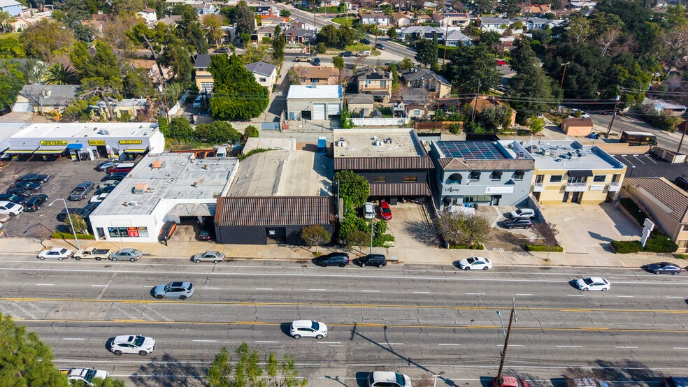3937 Foothill Blvd, La Crescenta, CA à louer - Photo du bâtiment - Image 3 de 14