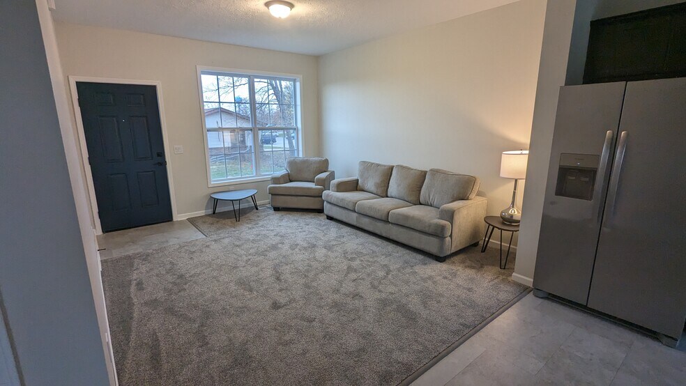 305 Locust St W, Three Oaks, MI à vendre - Photo intérieure - Image 3 de 4