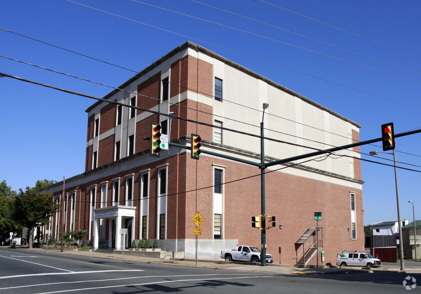 401-419 W Main St, Charlottesville, VA à vendre - Photo du bâtiment - Image 1 de 2