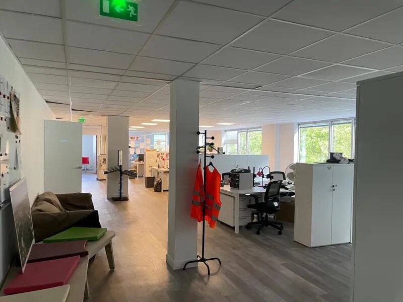 Office in Créteil for lease Interior Photo- Image 1 of 8