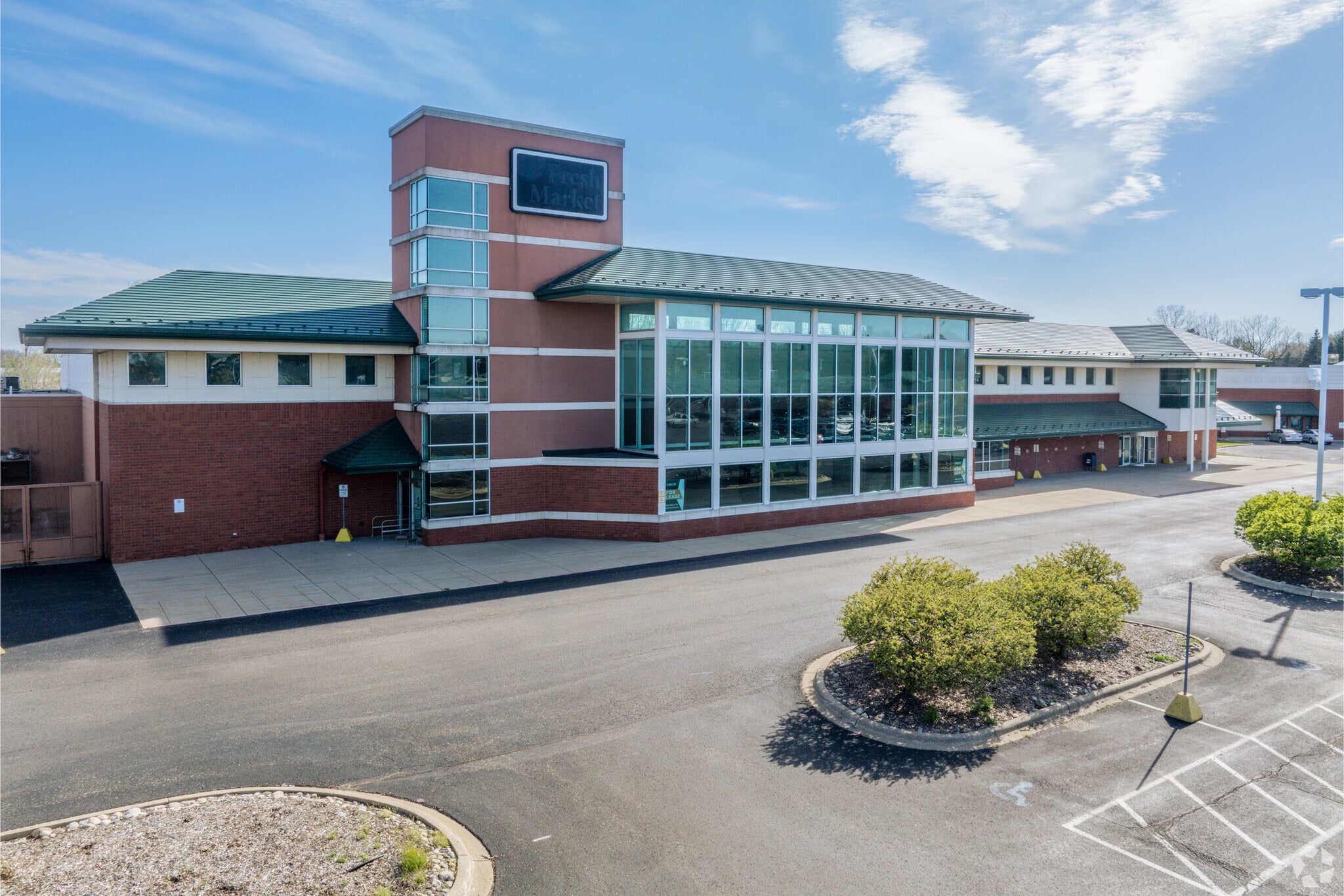 525-581 Romence Rd, Portage, MI for lease Primary Photo- Image 1 of 6